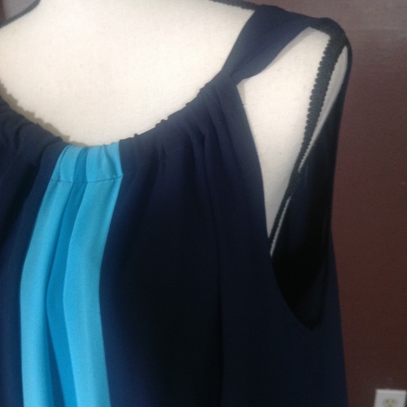 Dress - Picture 3 of 4